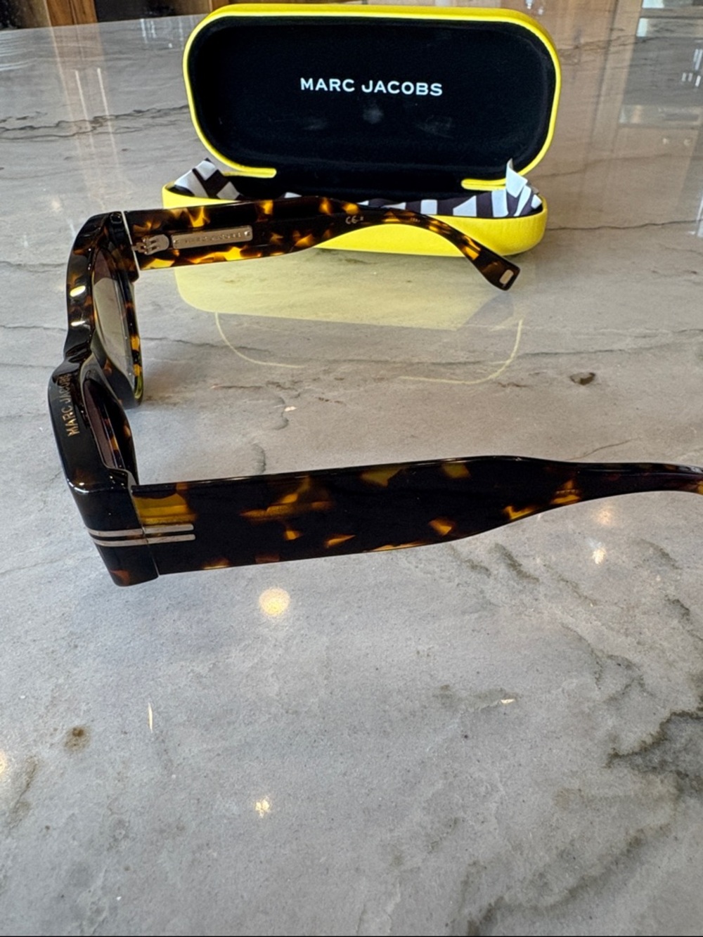 MARC JACOBS Tortoiseshell Women's Sunglasses with Dark Lenses - Picture 3 of 5